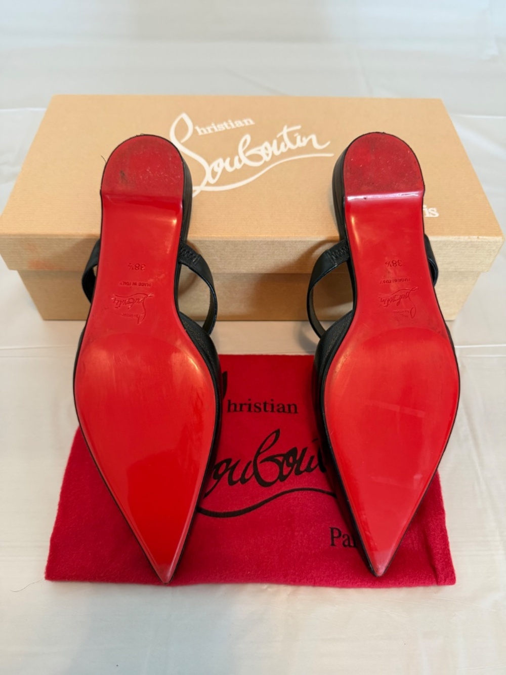 Christian Louboutin Choc Lock Flat Nappa - Picture 4 of 8